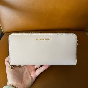 Michael Kors Wallet NWT